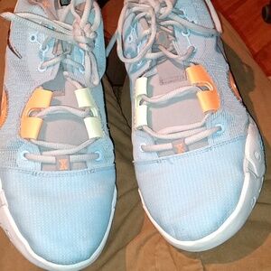 PG 6 'Celestine Blue Peach Cream